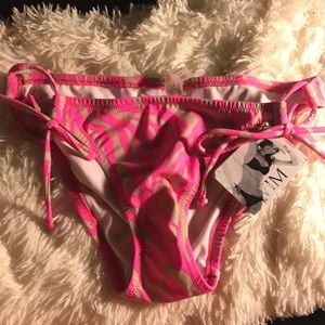 Victoria's Secret NWT string bikini bottom. Size S